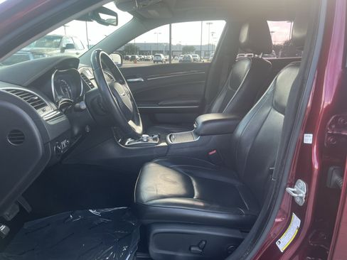 Used 2020 Chrysler 300 Limited RWD image 28