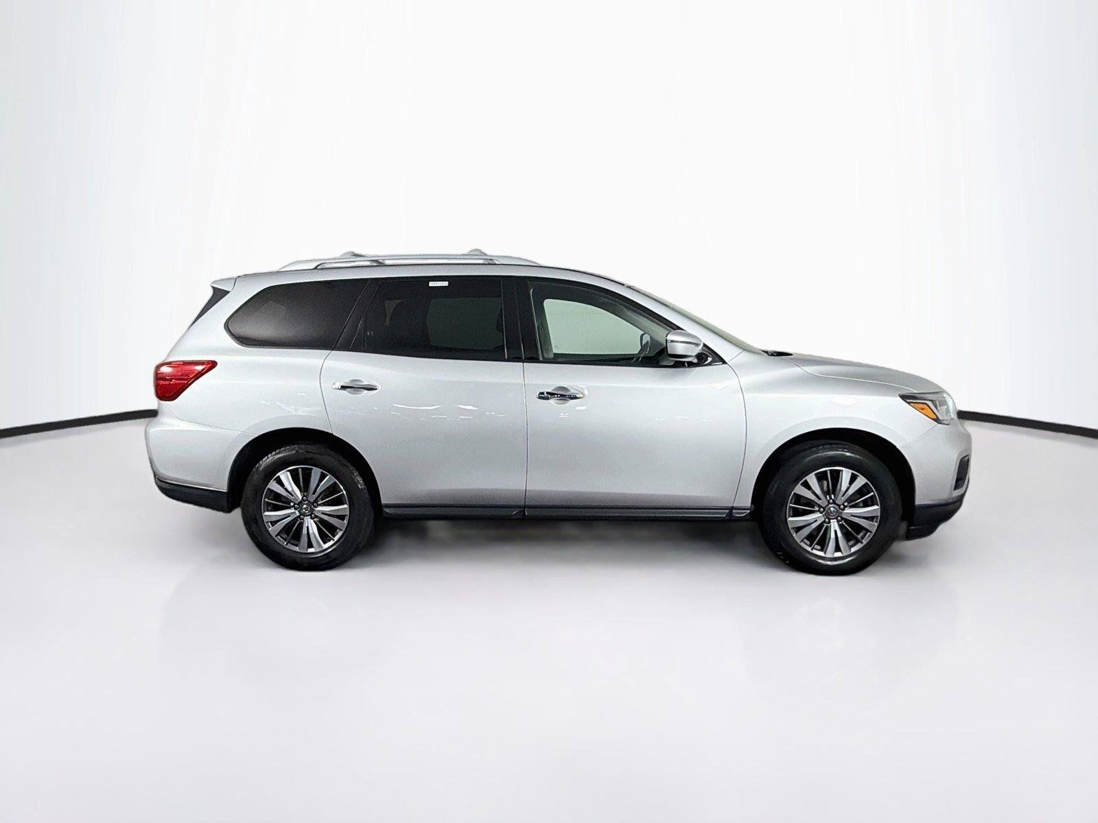 Used 2019 Nissan Pathfinder SV AWD/4WD image 12