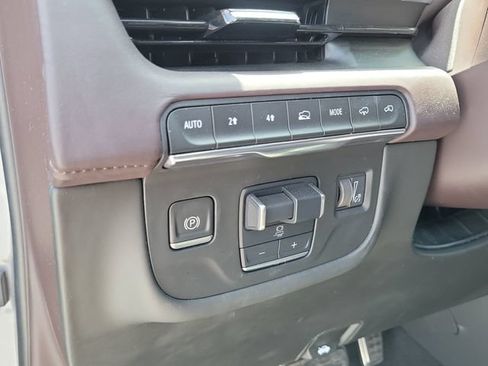 Certified 2022 Cadillac Escalade Premium Luxury Platinum AWD/4WD image 28