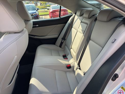 Used 2016 Lexus IS 200t RWD image 13