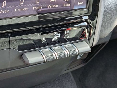 New 2026 RAM 1500 4x4 Crew Cab image 23