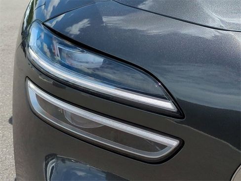 Certified 2025 Genesis G70 2.5T image 9