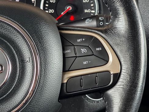 Used 2015 Jeep Renegade Latitude w/ Cold Weather Group II AWD/4WD image 16
