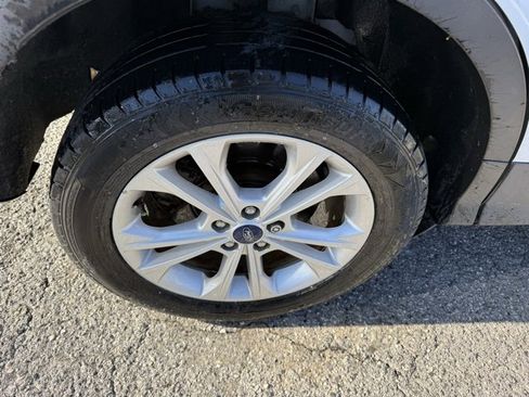 Used 2017 Ford Escape SE image 18