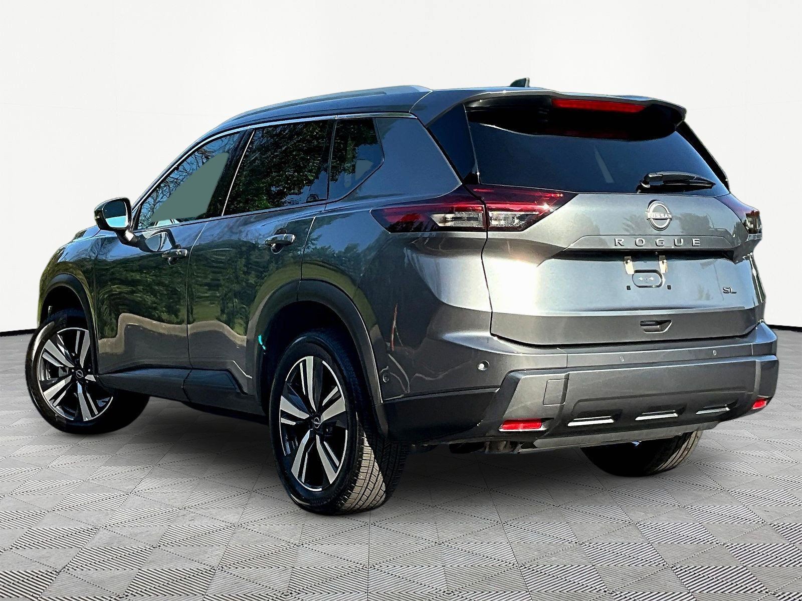 Used 2026 Nissan Rogue SL FWD image 4