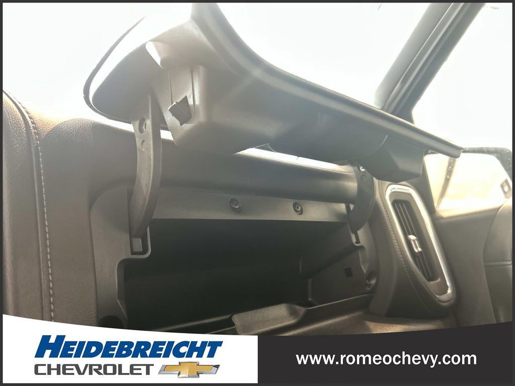 Certified 2022 Chevrolet Silverado 1500 LT w/ Convenience Package II AWD/4WD image 27