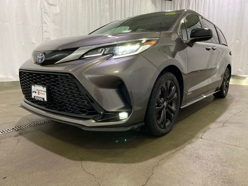 Certified 2021 Toyota Sienna XSE w/ XSE Plus Package image 27