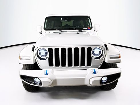 Used 2022 Jeep Wrangler Unlimited Sahara image 3