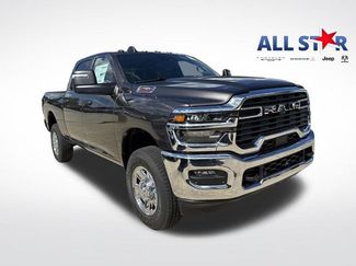 New 2026 RAM 2500 Tradesman w/ Chrome Appearance Group AWD/4WD 360° Tour