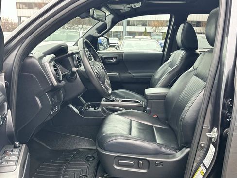 Used 2020 Toyota Tacoma SR5 image 24