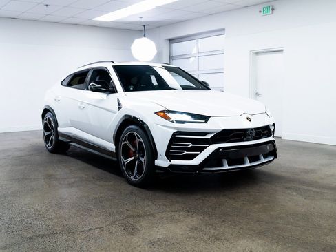 Used 2020 Lamborghini Urus image 28