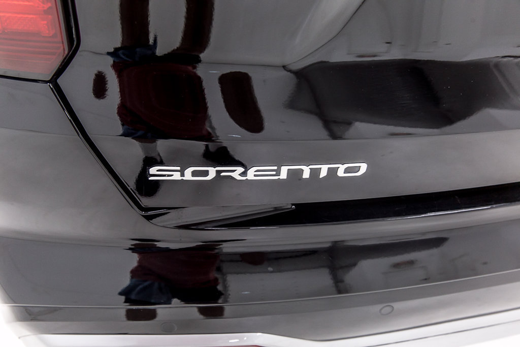 Used 2023 Kia Sorento EX w/ Panoramic Sunroof Package FWD image 5