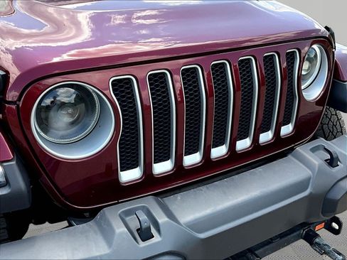 Used 2022 Jeep Wrangler Unlimited Sahara AWD/4WD image 32