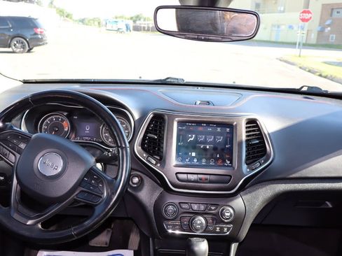 Used 2020 Jeep Cherokee Trailhawk w/ Comfort/Convenience Group AWD/4WD image 7