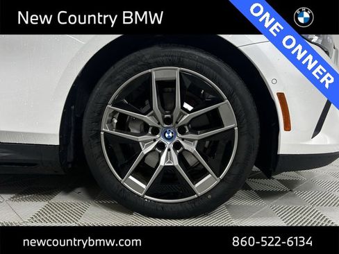 Used 2025 BMW i5 xDrive40 w/ Premium Package image 9