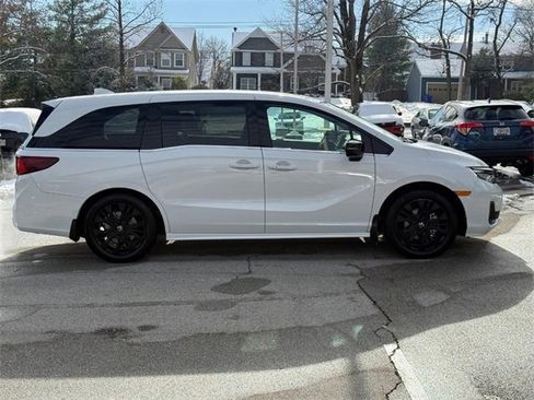 Certified 2025 Honda Odyssey Sport-L image 2