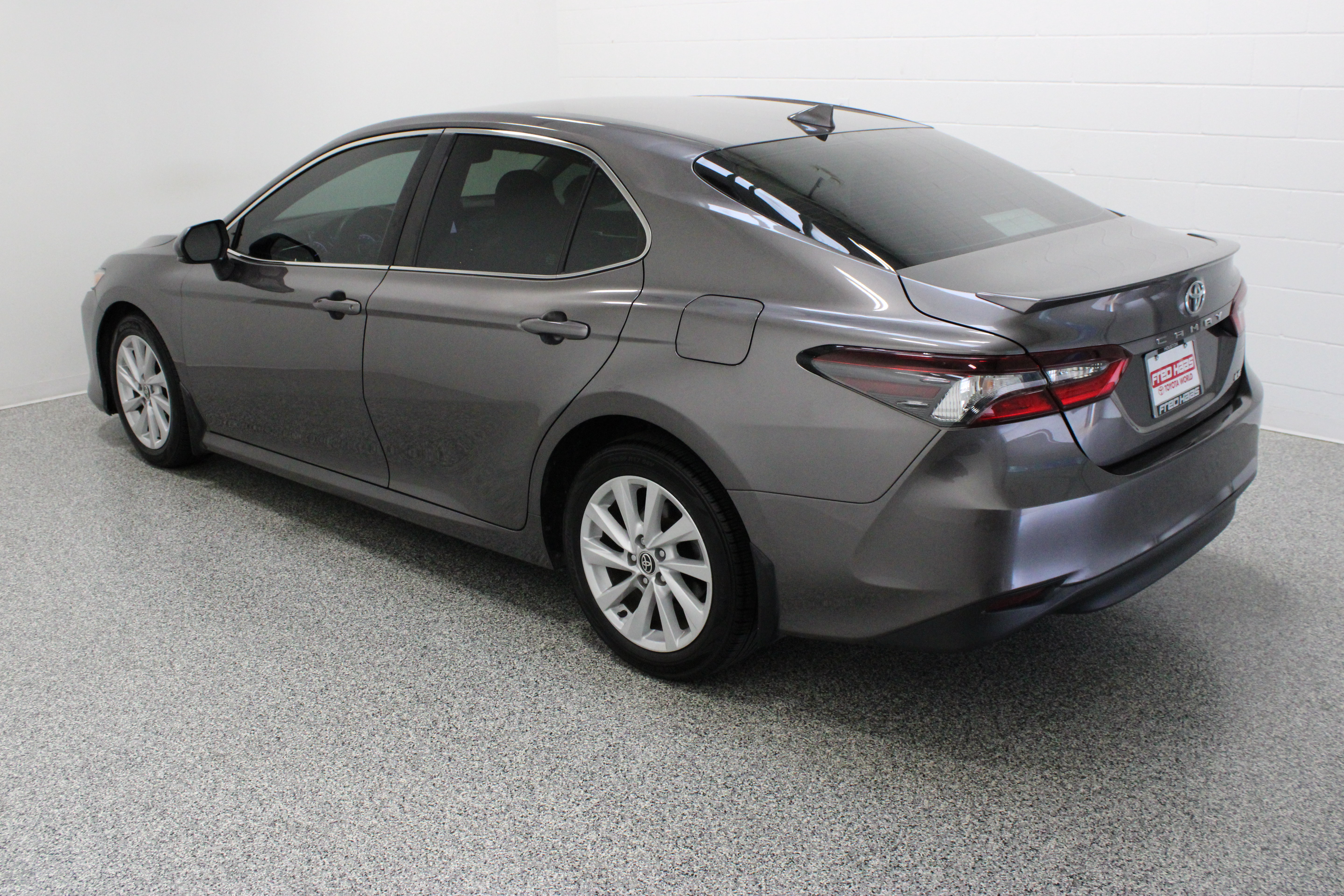 Used 2022 Toyota Camry LE FWD image 9