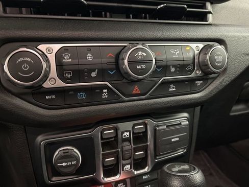Used 2024 Jeep Wrangler Unlimited AWD/4WD image 20