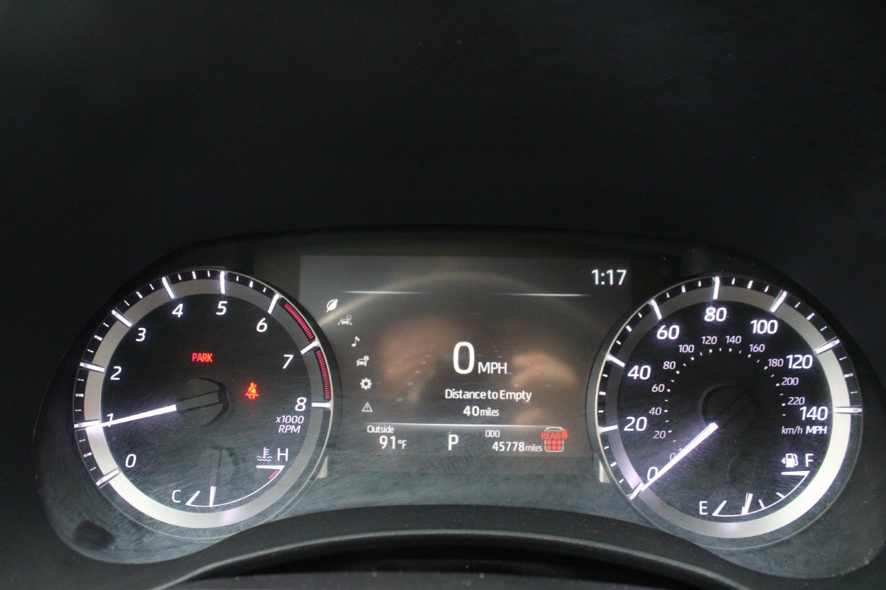 Used 2024 Toyota Highlander LE AWD/4WD image 11