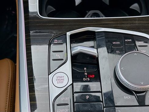 Used 2024 BMW X5 sDrive40i w/ M Sport Package image 17