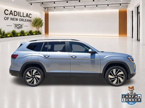 Used 2025 Volkswagen Atlas SE FWD image 2