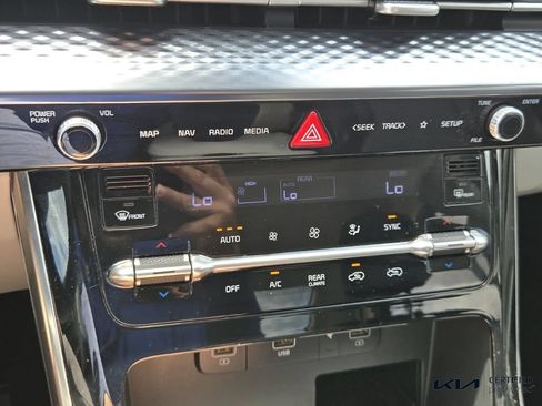 Certified 2022 Kia Carnival SX Prestige FWD image 27