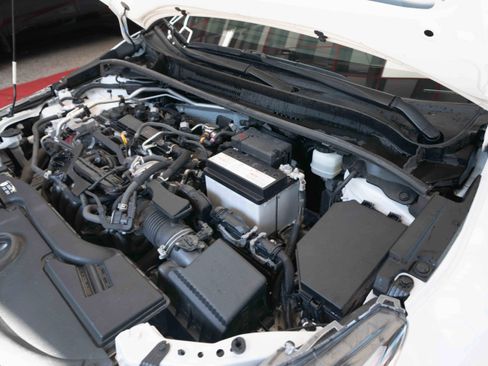 Used 2024 Toyota Corolla SE w/ SE Package image 33