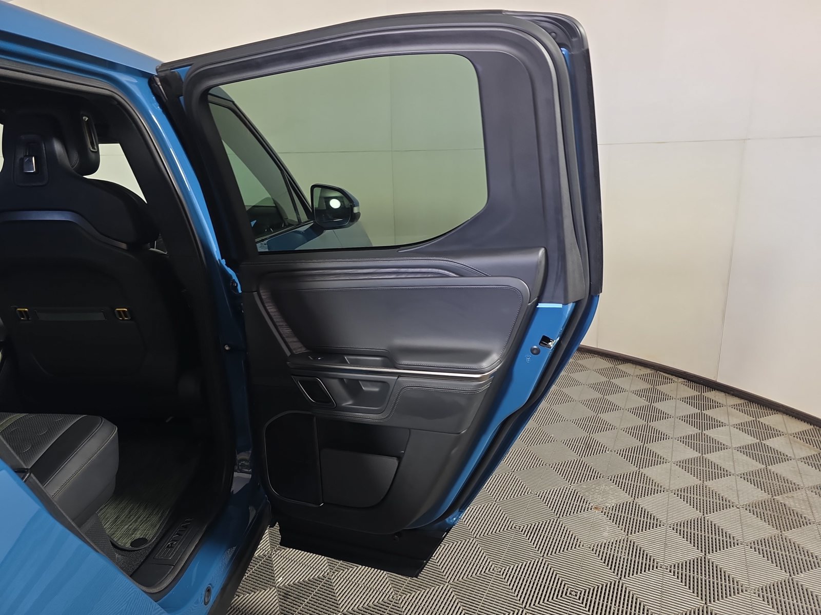Used 2022 Rivian R1T Adventure AWD/4WD image 19