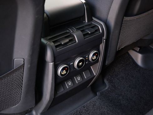 Used 2025 Land Rover Defender 110 X image 18