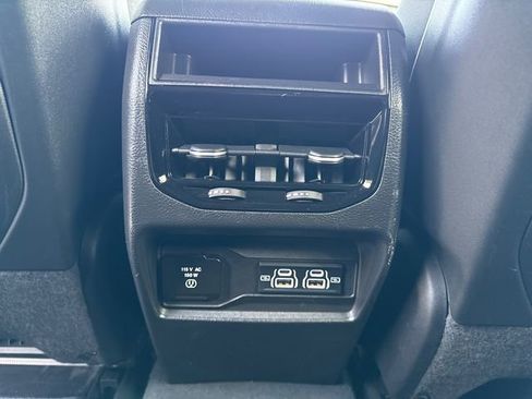 Used 2023 Jeep Grand Cherokee Altitude AWD/4WD image 17