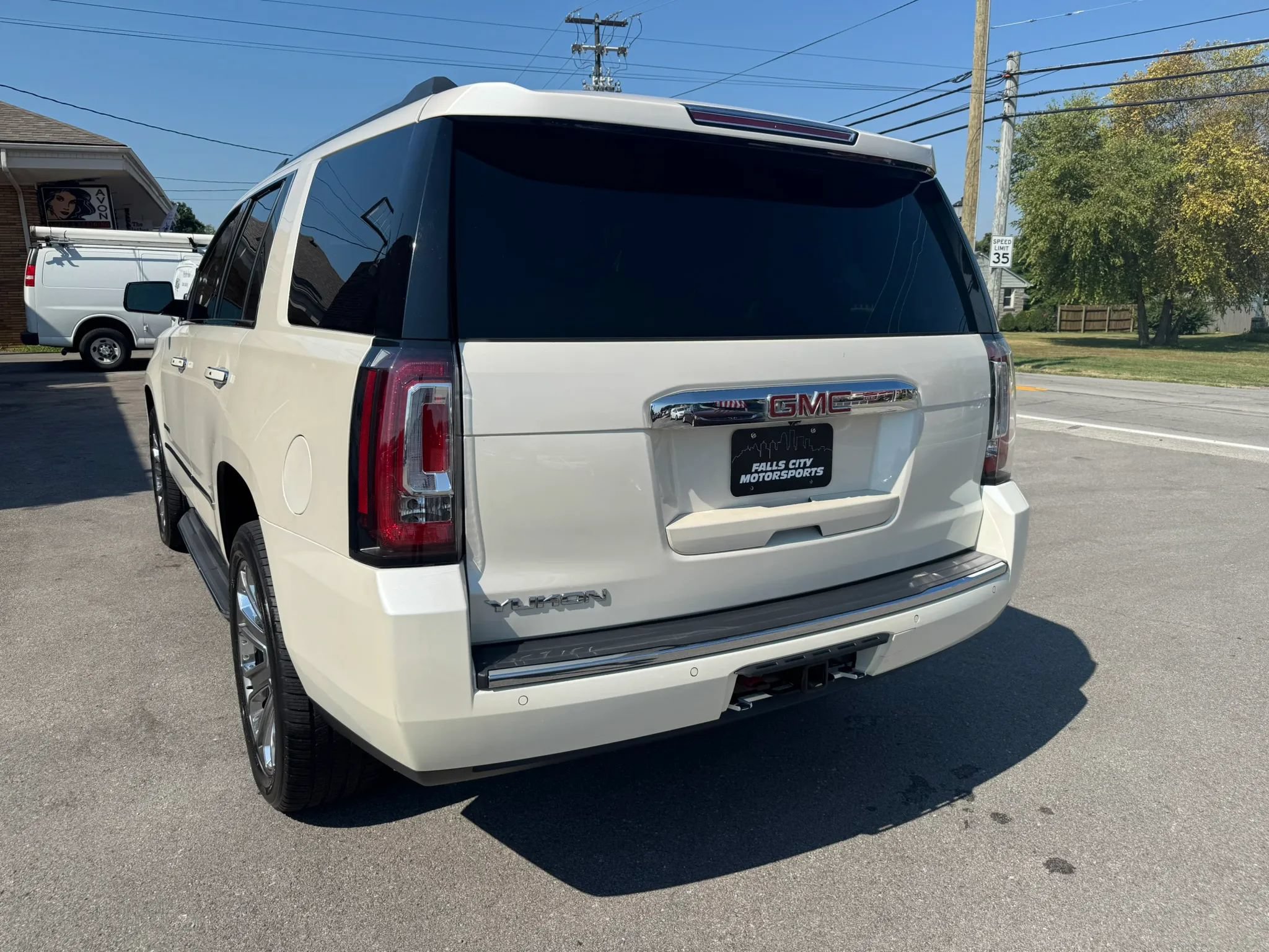 Used 2015 GMC Yukon Denali w/ Touring Package AWD/4WD image 11