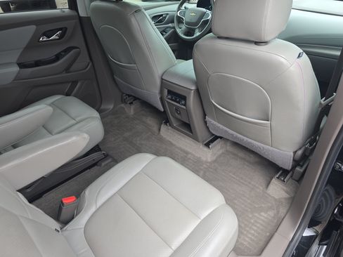 Used 2018 Chevrolet Traverse LT FWD image 12