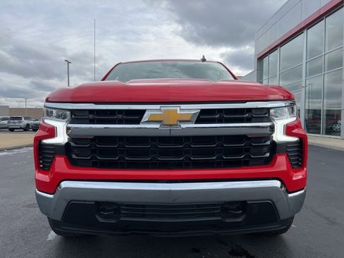 Used 2024 Chevrolet Silverado 1500 LT image 2