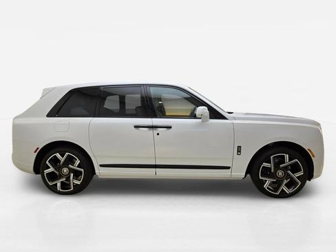 New 2027 Rolls-Royce Cullinan Black Badge AWD/4WD image 9