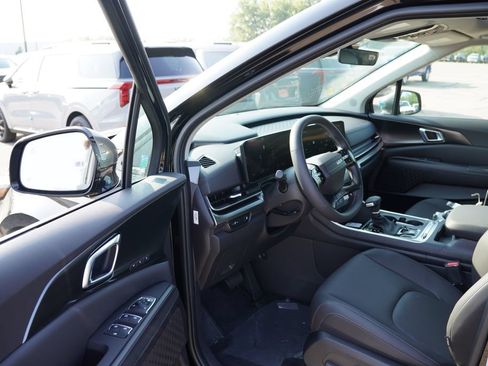 New 2027 Kia Carnival SX w/ Dark Edition Package FWD image 10