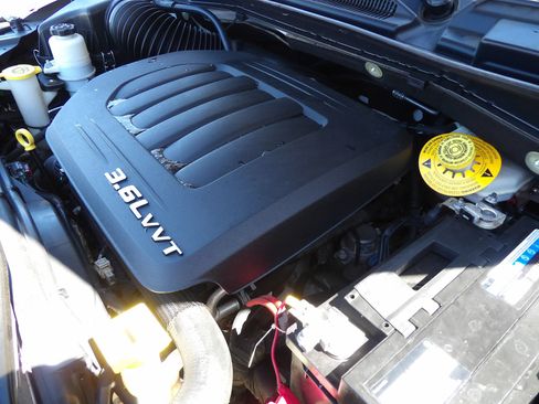 Used 2019 Dodge Grand Caravan SE FWD image 24
