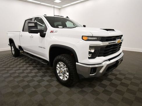 Used 2024 Chevrolet Silverado 3500 LT w/ Convenience Package AWD/4WD image 10
