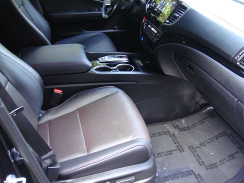 Used 2025 Honda Passport Black Edition image 14