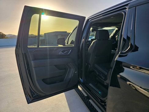 Used 2023 Chevrolet Suburban Z71 w/ Luxury Package image 17