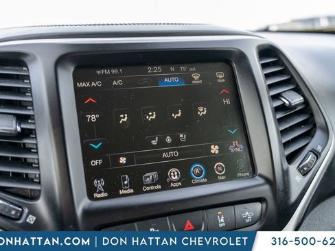 Used 2016 Jeep Cherokee Overland w/ Technology Group image 9