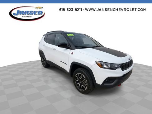 Used 2025 Jeep Compass Trailhawk AWD/4WD image 2