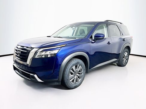Used 2025 Nissan Pathfinder SV FWD image 3
