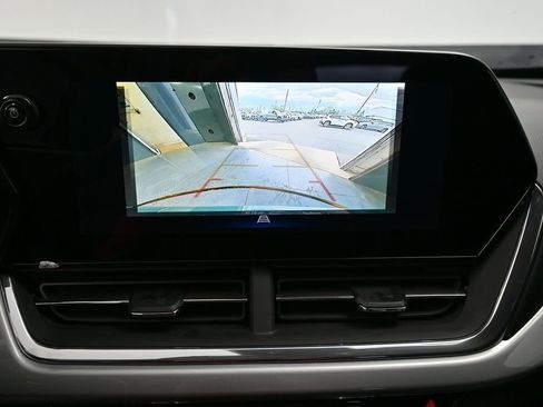Used 2025 Chevrolet Trax LT FWD image 35