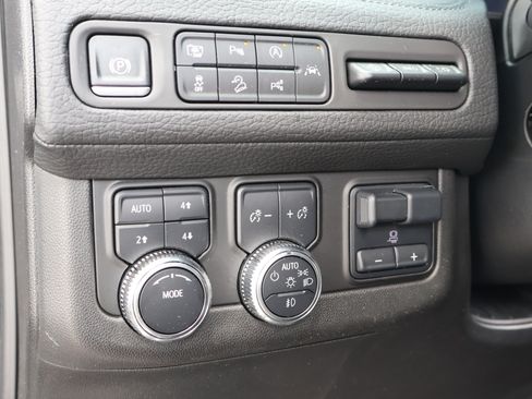 Used 2024 GMC Yukon Denali w/ Advanced Technology Package AWD/4WD image 27