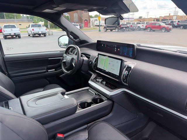Used 2025 Ford Expedition Max Platinum w/ Stealth Appearance Package AWD/4WD image 32
