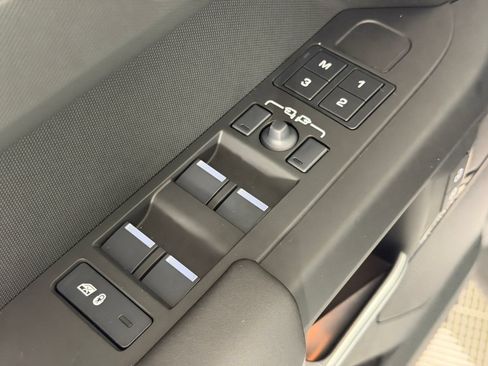 New 2026 Land Rover Defender 110 X-Dynamic SE AWD/4WD image 14