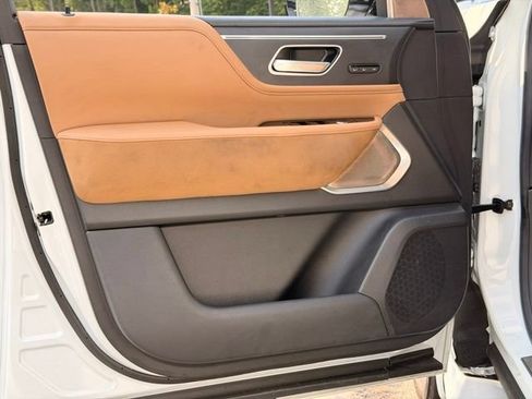 Used 2025 INFINITI QX80 Sensory w/ Exterior Package AWD/4WD image 30