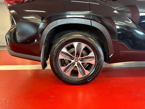 Certified 2024 Toyota Highlander XLE AWD/4WD image 28