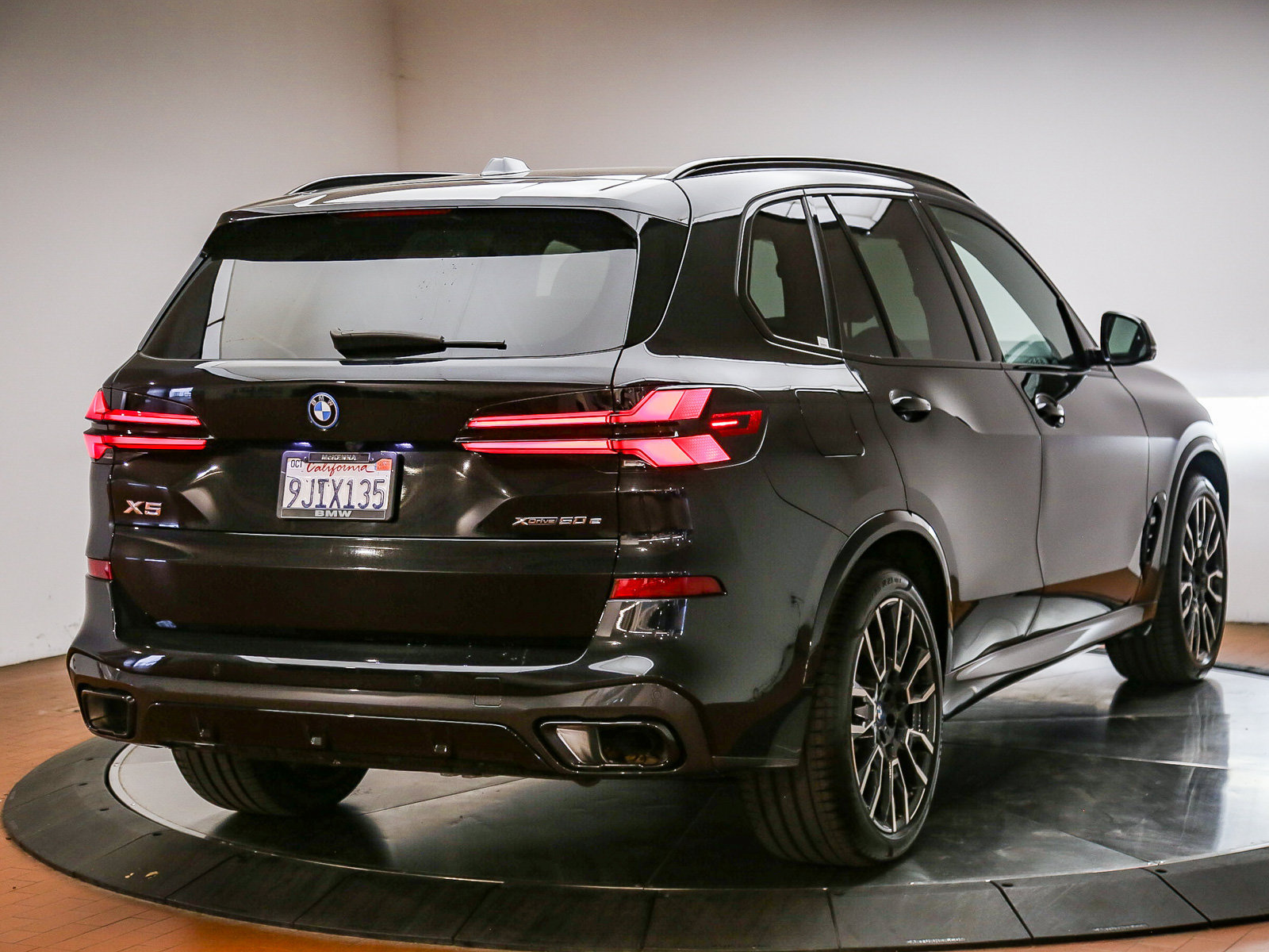 Used 2024 BMW X5 xDrive50e w/ M Sport Package AWD/4WD image 7
