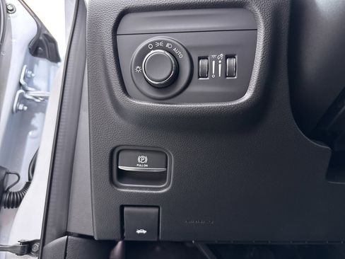 New 2025 Jeep Grand Cherokee Altitude image 26